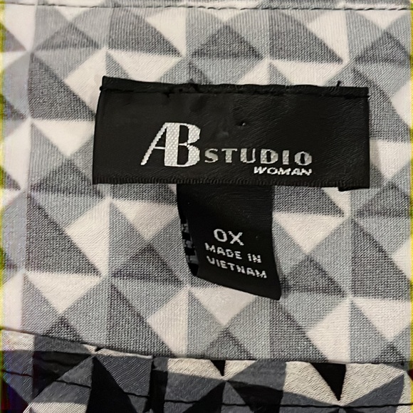 AB STUDIO WOMAN Drape collarTANK BLOUSE in Geo all over print size 0X NWT - Picture 5 of 10